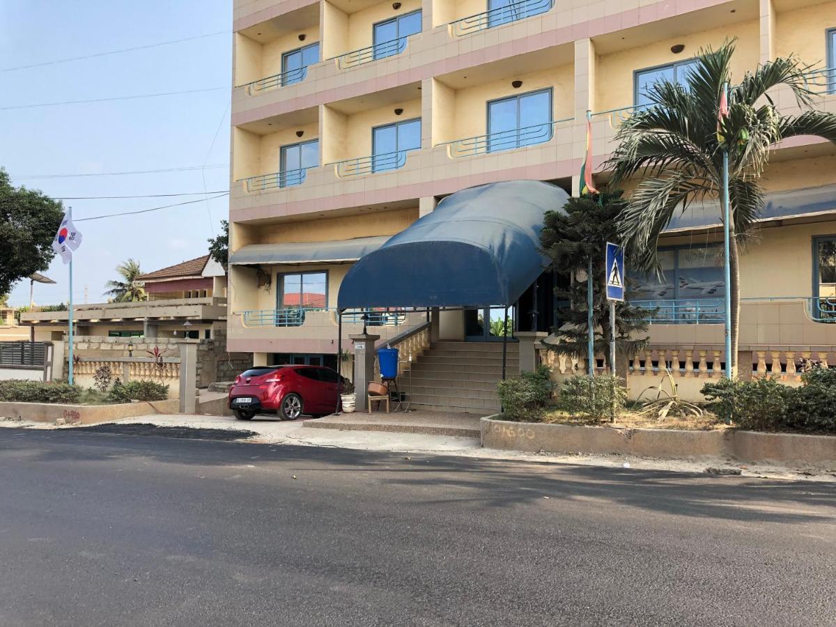 Maple Leaf Korean Hotel Achimota Exterior photo
