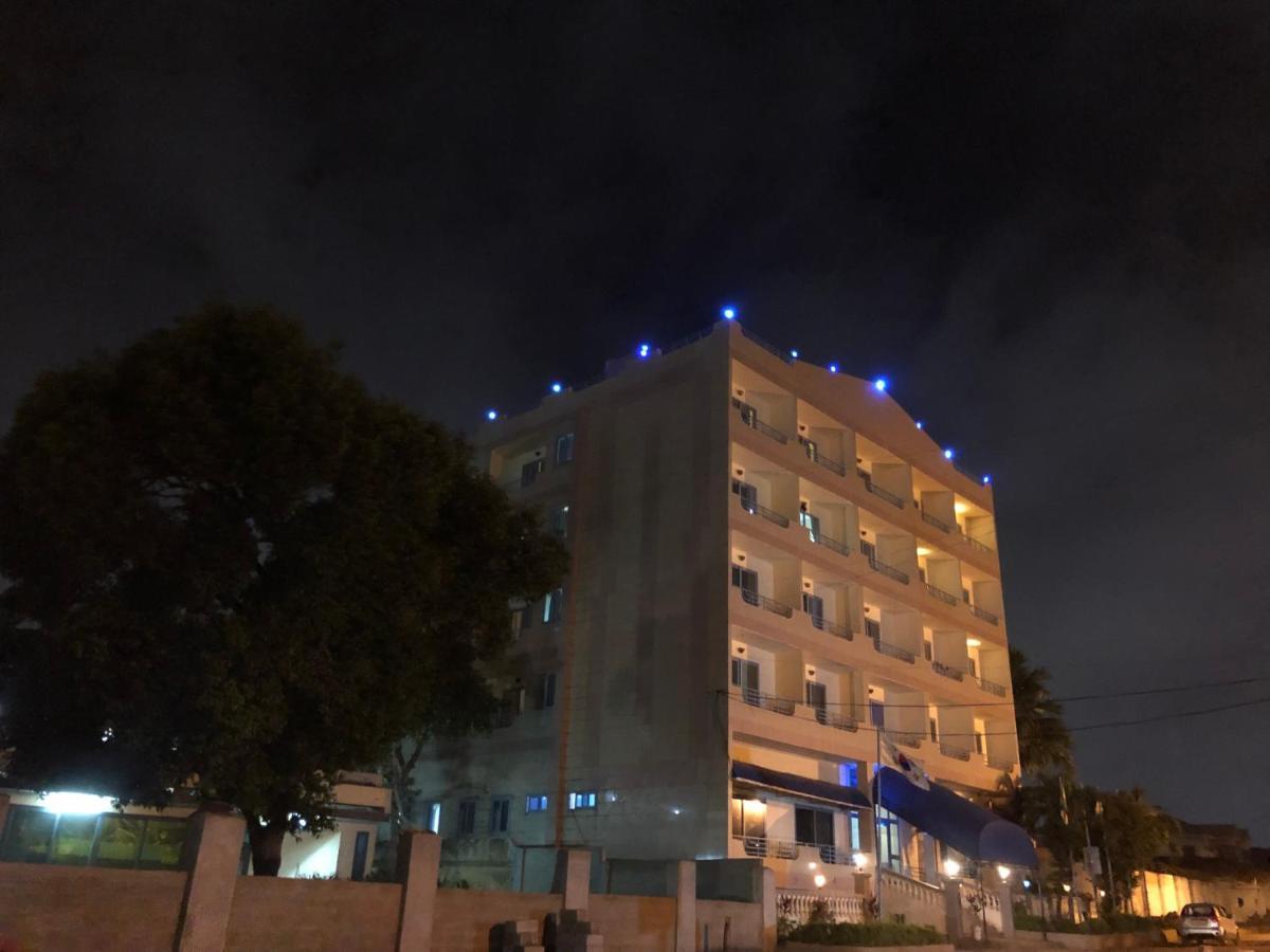 Maple Leaf Korean Hotel Achimota Exterior photo