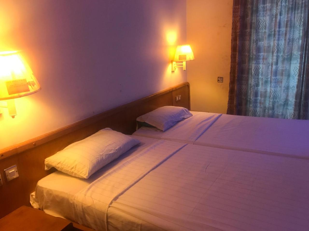 Maple Leaf Korean Hotel Achimota Exterior photo